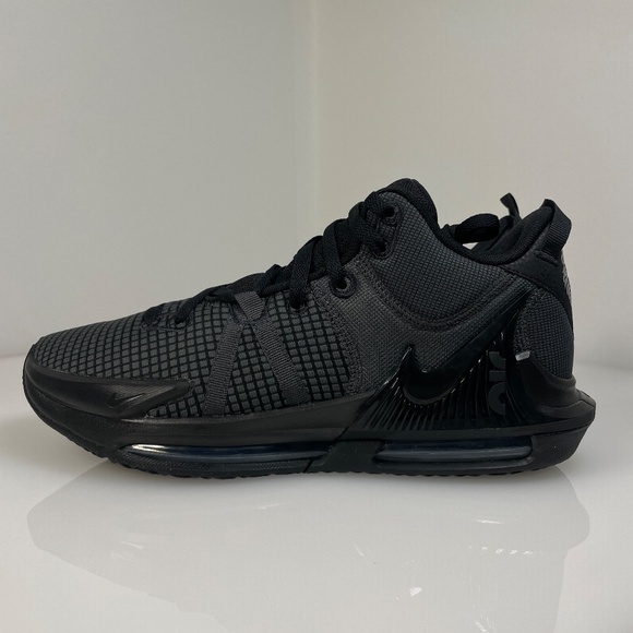 Nike Lebron Witness 7 VII Size 10.5 Black/Black-Anthracite DM1123-004 - Picture 4 of 7